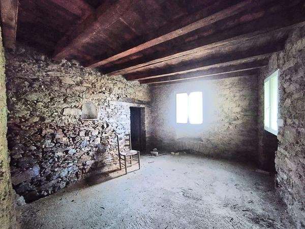 Maison en pierre 7 pièces, 120 m2 + caves, à rénover entièrement à PIE D'OREZZA, Campodonico (HAUTE CORSE)