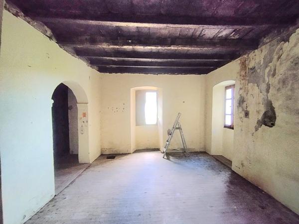 Maison en pierre 7 pièces, 120 m2 + caves, à rénover entièrement à PIE D'OREZZA, Campodonico (HAUTE CORSE)