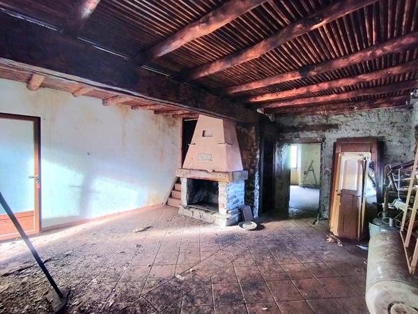 Maison en pierre 7 pièces, 120 m2 + caves, à rénover entièrement à PIE D'OREZZA, Campodonico (HAUTE CORSE)