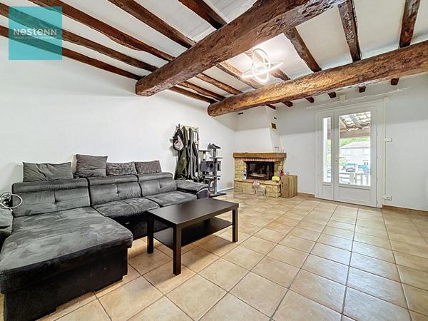 A vendre maison de village de 93m² habitables , trois chambres, terrasse sur la commune de Labastide d'Anjou