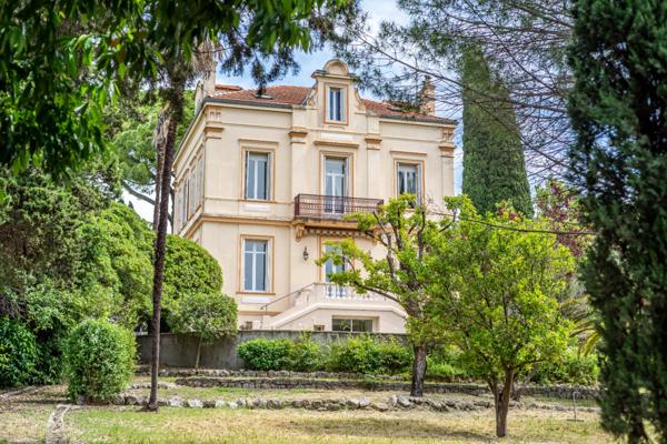 Cannes Montrose, Villa Belle époque de plus de 450 M2 sur 2240 M2 de terrain