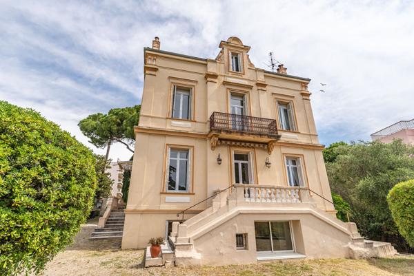 Cannes Montrose, Villa Belle époque de plus de 450 M2 sur 2240 M2 de terrain