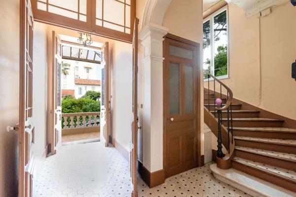 Cannes Montrose, Villa Belle époque de plus de 450 M2 sur 2240 M2 de terrain