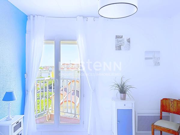 Grand appartement en duplex 5 pièces de 82 m2 avec vue port & mer dans résidence sécurisée avec gardien à l'année, ascenseur, place de parking & local à vélos,Gruissan 11430