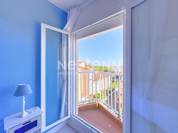 Grand appartement en duplex 5 pièces de 82 m2 avec vue port & mer dans résidence sécurisée avec gardien à l'année, ascenseur, place de parking & local à vélos,Gruissan 11430