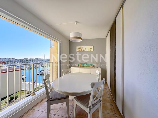 Grand appartement en duplex 5 pièces de 82 m2 avec vue port & mer dans résidence sécurisée avec gardien à l'année, ascenseur, place de parking & local à vélos,Gruissan 11430