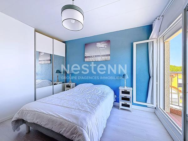 Grand appartement en duplex 5 pièces de 82 m2 avec vue port & mer dans résidence sécurisée avec gardien à l'année, ascenseur, place de parking & local à vélos,Gruissan 11430