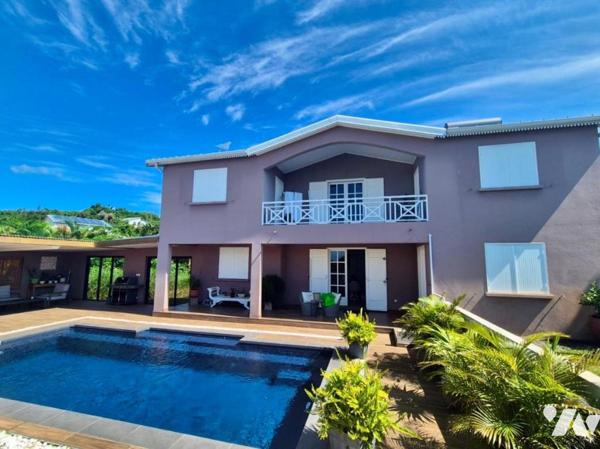 SAINTE MARIE LA RESSOURCE MAISON T5 PISCINE