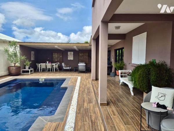 SAINTE MARIE LA RESSOURCE MAISON T5 PISCINE