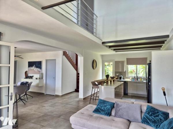 SAINTE MARIE LA RESSOURCE MAISON T5 PISCINE