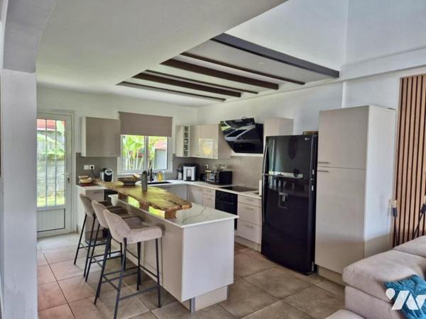 SAINTE MARIE LA RESSOURCE MAISON T5 PISCINE