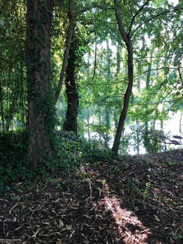 Terrain situé dans un cadre bucolique, proche des commodités.