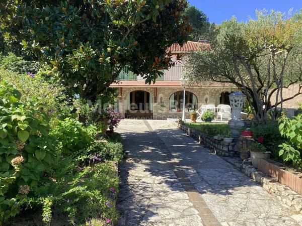 Maison T5 de 183m² avec beau terrain