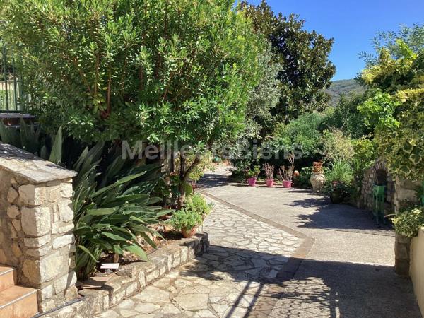 Maison T5 de 183m² avec beau terrain