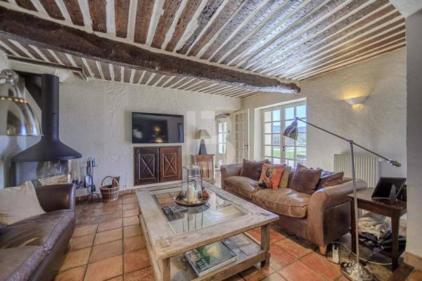 Co- exclusivité - Magnifique Bastide avec piscine à vendre à Mouans Sartoux