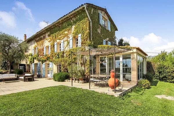 Co- exclusivité - Magnifique Bastide avec piscine à vendre à Mouans Sartoux