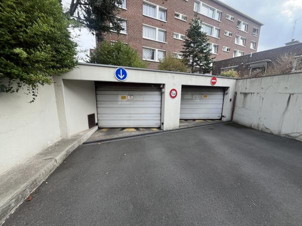 Loue box fermé - rue des Stations - proche Bd Montebello