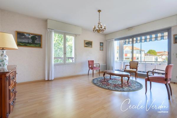 Appartement à vendre 3 pièces 80 m2 balcon et garage dans une résidence sécurisée Cyrano à BERGERAC (24)