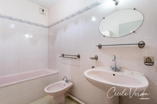 Appartement à vendre 3 pièces 80 m2 balcon et garage dans une résidence sécurisée Cyrano à BERGERAC (24)