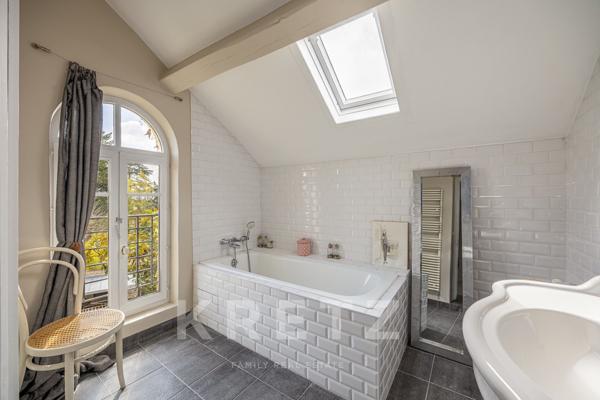 Une propriété confidentielle, élégante, familiale et intemporelle.