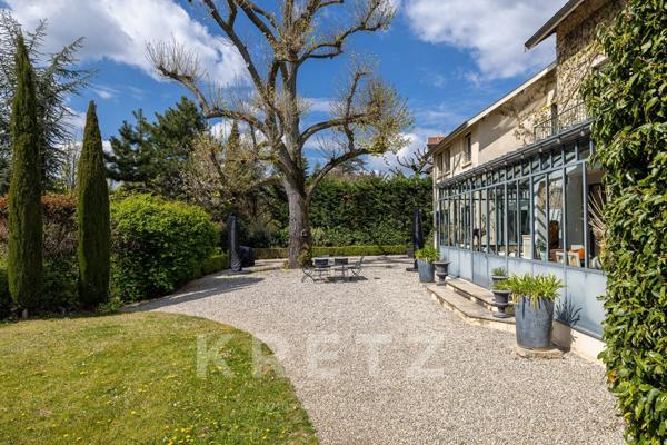 Une propriété confidentielle, élégante, familiale et intemporelle.