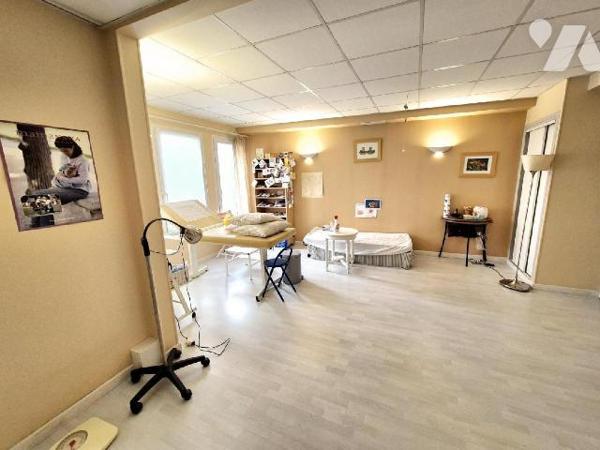 Idéalement situé proche du centre ville et de la gare, sur l'avenue fréquentée Pasteur, venez d...