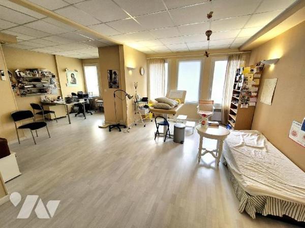 Idéalement situé proche du centre ville et de la gare, sur l'avenue fréquentée Pasteur, venez d...