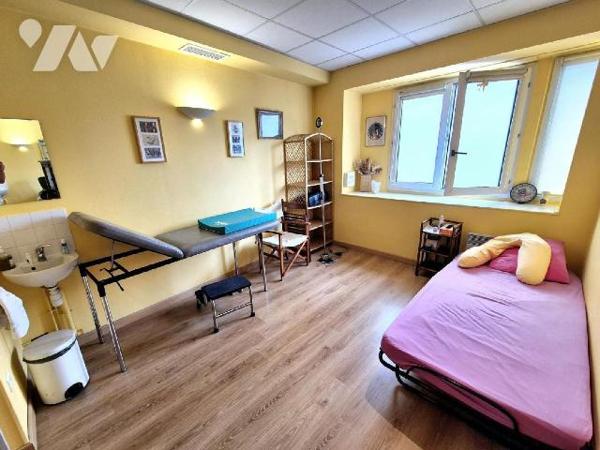 Idéalement situé proche du centre ville et de la gare, sur l'avenue fréquentée Pasteur, venez d...