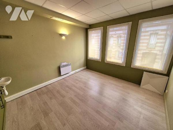 Idéalement situé proche du centre ville et de la gare, sur l'avenue fréquentée Pasteur, venez d...