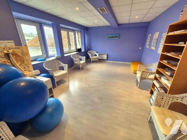 Idéalement situé proche du centre ville et de la gare, sur l'avenue fréquentée Pasteur, venez d...