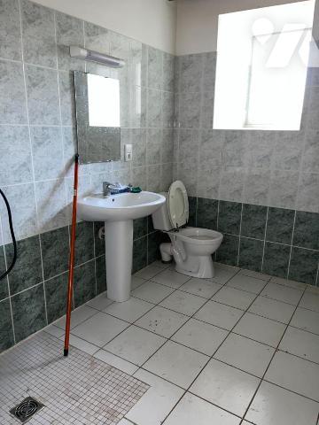 PLOUGUENAST - Longère en pierres