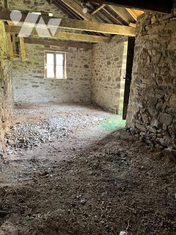 PLOUGUENAST - Longère en pierres