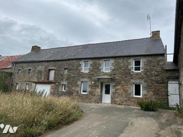 PLOUGUENAST - Longère en pierres