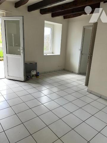 PLOUGUENAST - Longère en pierres