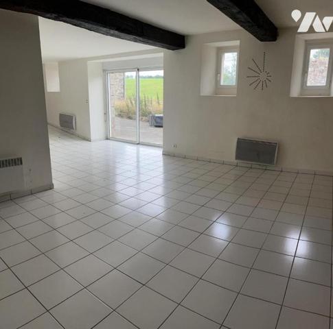 PLOUGUENAST - Longère en pierres