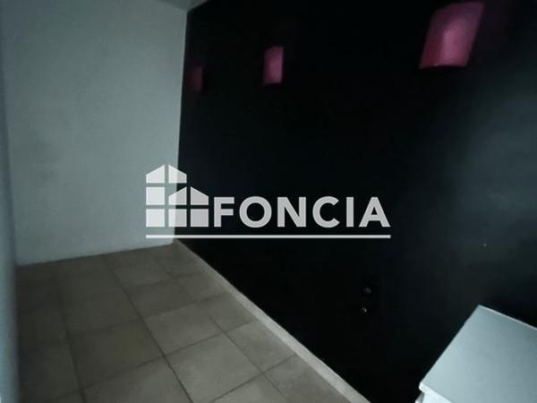 Location Local commercial 1 pièce 40 m² - 2 AVENUE DE LA LIBERATION Rognes 13840