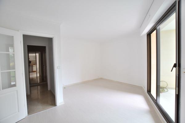 STUDIO - TERRASSE - JARDIN - CAVE - BOX