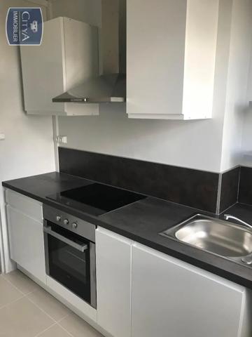 Appartement à louer 4 pièces 65.58m² Niort (79000)