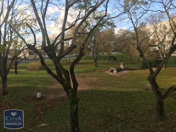 Appartement à louer 4 pièces 65.58m² Niort (79000)