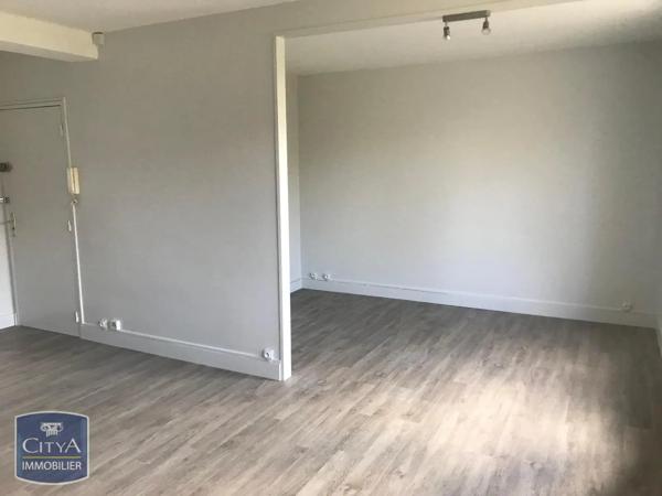 Appartement à louer 4 pièces 65.58m² Niort (79000)