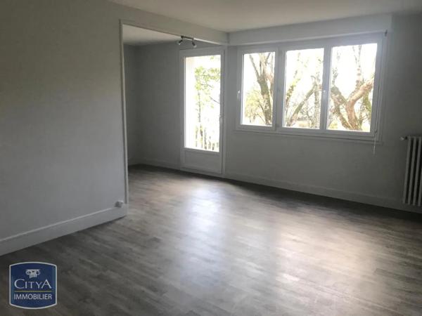 Appartement à louer 4 pièces 65.58m² Niort (79000)