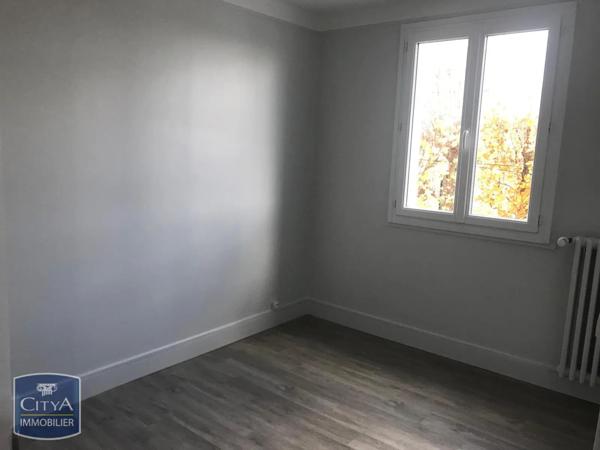 Appartement à louer 4 pièces 65.58m² Niort (79000)