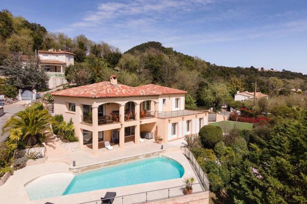 Maison de 7 pièces (210 m²) à vendre aux ADRETS DE L ESTEREL