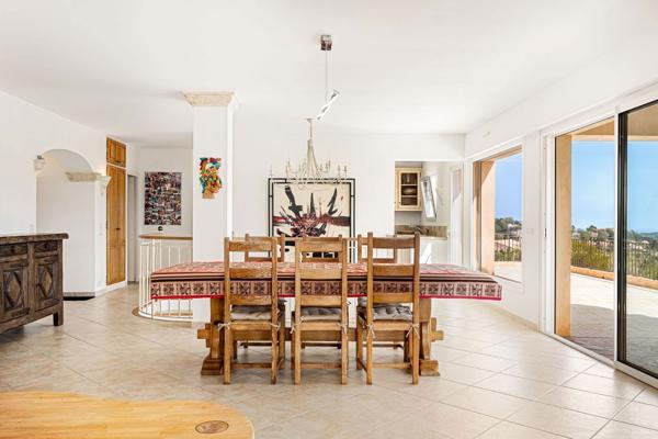 Maison de 7 pièces (210 m²) à vendre aux ADRETS DE L ESTEREL