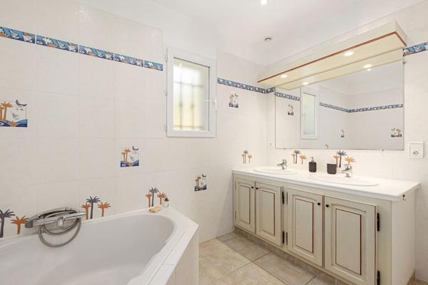 Maison de 7 pièces (210 m²) à vendre aux ADRETS DE L ESTEREL