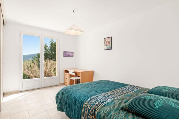 Maison de 7 pièces (210 m²) à vendre aux ADRETS DE L ESTEREL