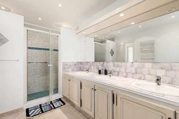 Maison de 7 pièces (210 m²) à vendre aux ADRETS DE L ESTEREL