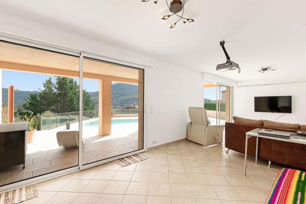 Maison de 7 pièces (210 m²) à vendre aux ADRETS DE L ESTEREL