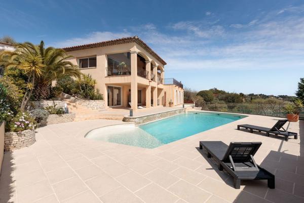 Maison de 7 pièces (210 m²) à vendre aux ADRETS DE L ESTEREL