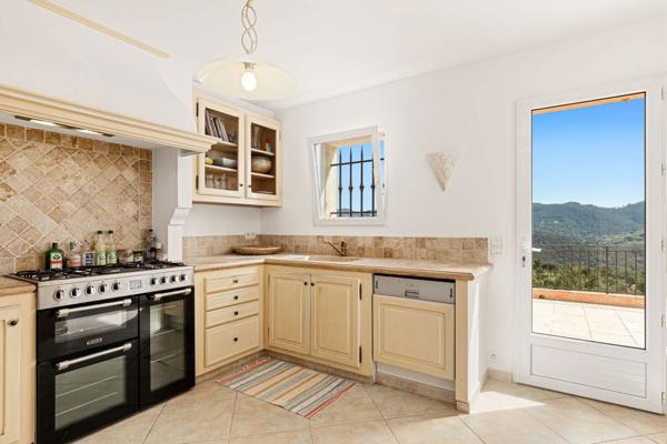 Maison de 7 pièces (210 m²) à vendre aux ADRETS DE L ESTEREL
